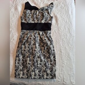 Black Halo women's size 2 black with gray shades lined cocktail dress EUC